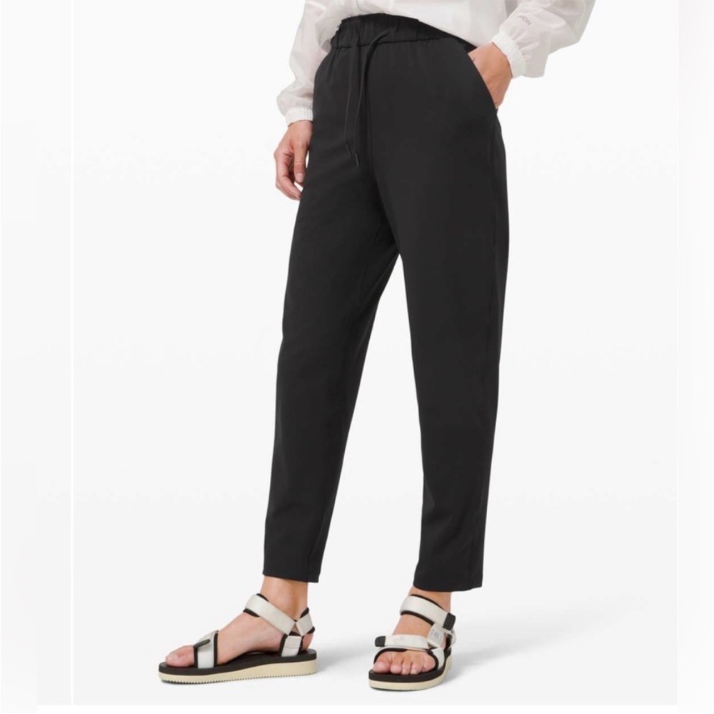 Lululemon Keep Moving Pant 7/8 High-Rise in Black - Size 4
